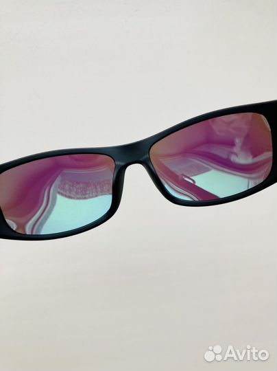 Поляризационные очки с зелёными линзами