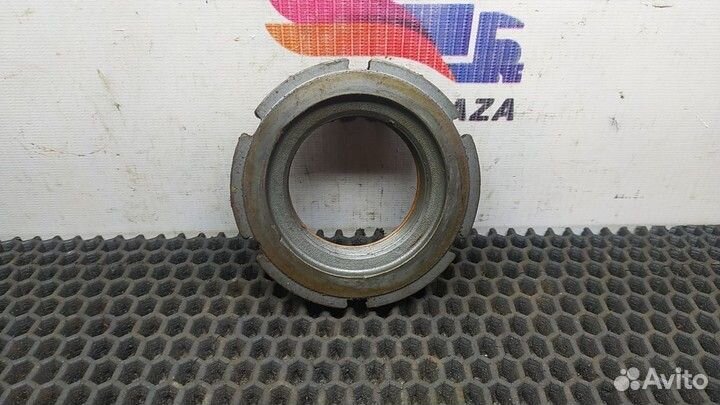 Гайка передней ступицы