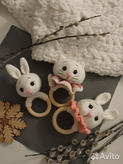 Вязаная погремушка