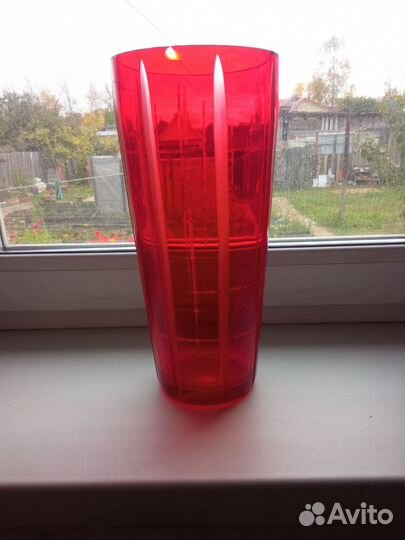 Толстая ваза из красного стекла завод Красный Май