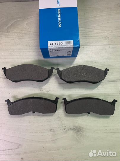 Колодки тормозные передние Chrysler 300M, Voyager3