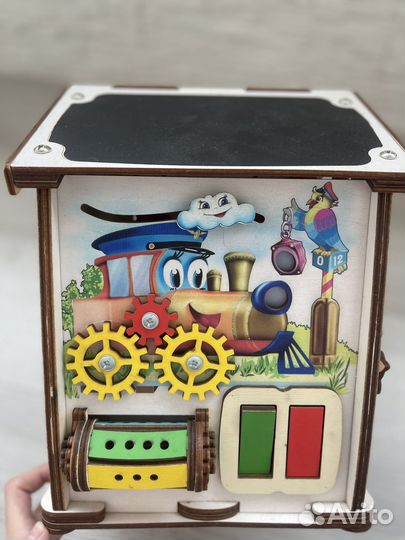 Бизиборд домик