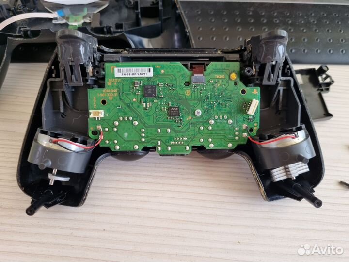 Оригинальный Dualshock 4 нерабочий