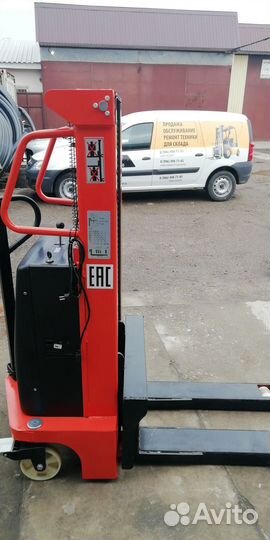 Штабелер с электро подъемом 1,5 т на 2м