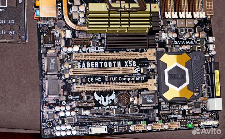 Божественная плата на s.1366 Asus Sabertooth x58