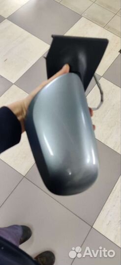 Зеркало правое Toyota yaris