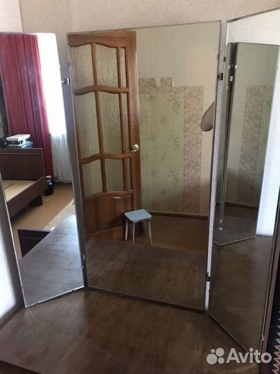 Комод с зеркалом