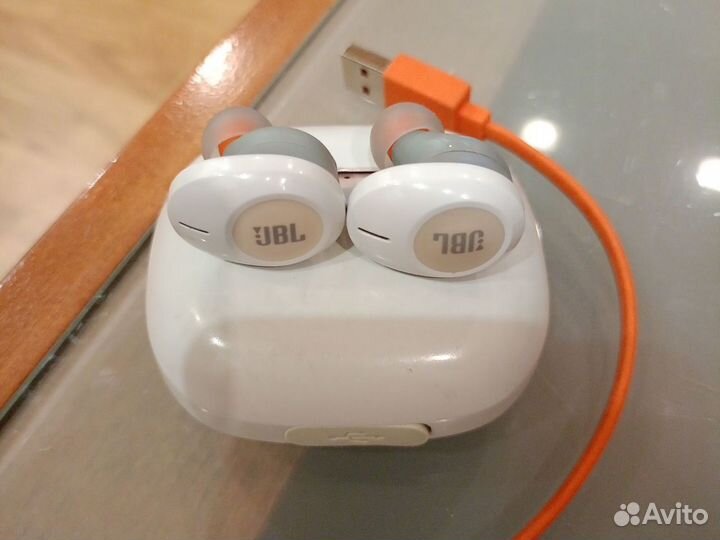 Беспроводные наушники jbl