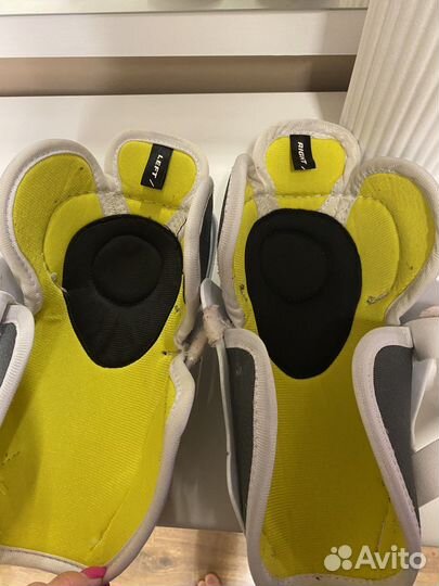 Щитки хоккейные детские 8