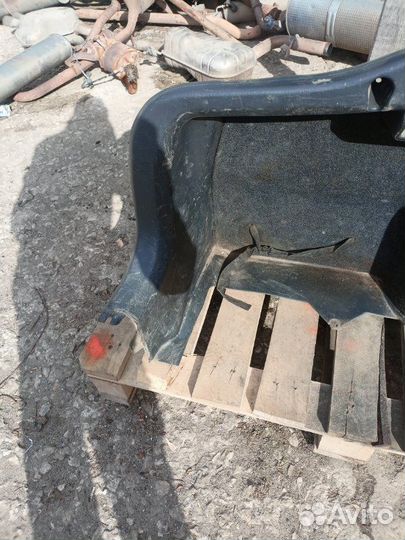 Обшивка багажника левая Mazda 626 GF 1.8 FP 90 лс