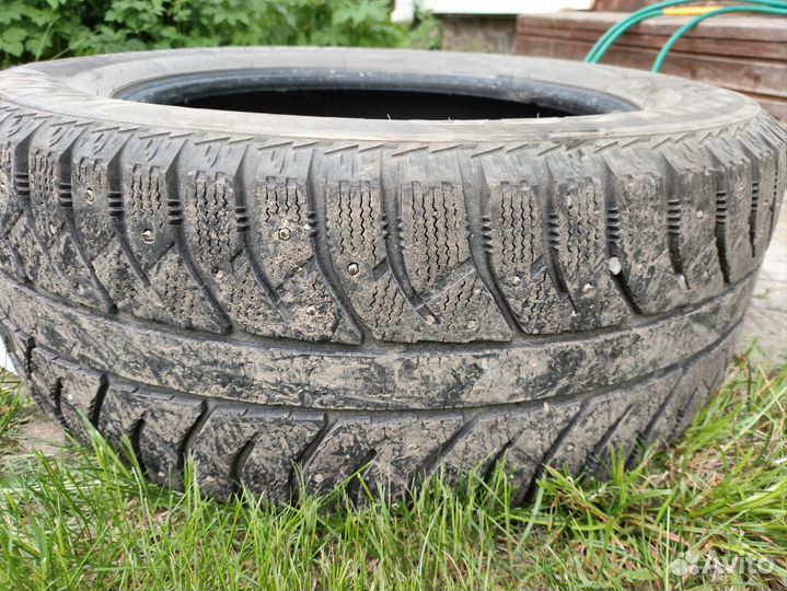 Bridgestone Ice Cruiser 7000 215/60 R16 T