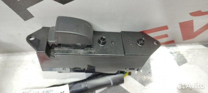 Кнопка стеклоподъемника передняя левая Mitsubishi