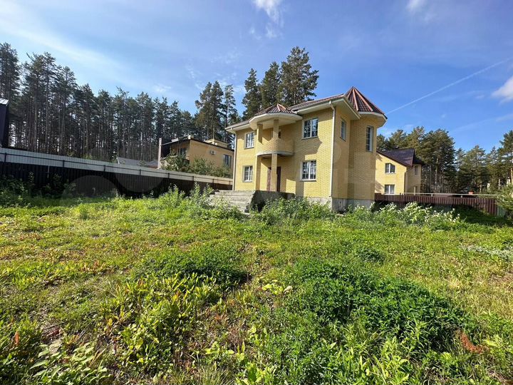 Коттедж 180 м² на участке 9 сот.