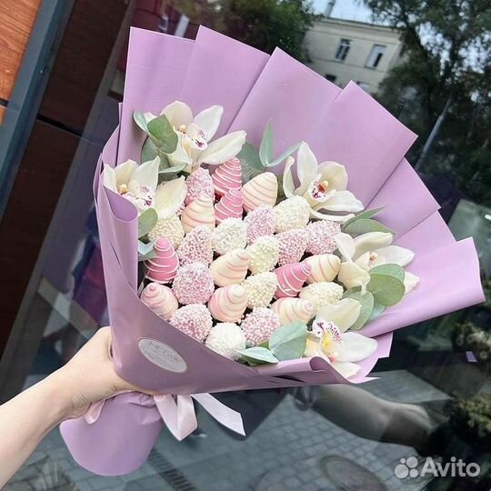 Съедобные букеты из клубники