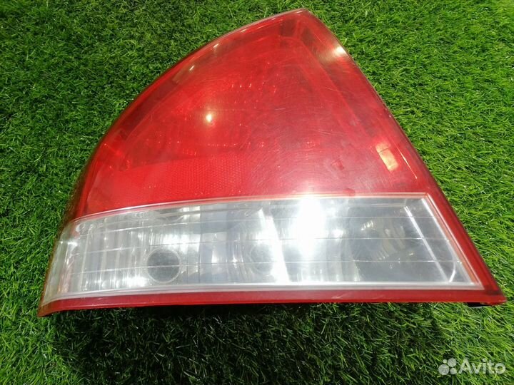 Задняя, левая фара kia