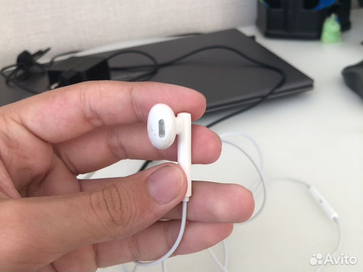 Проводные наушники