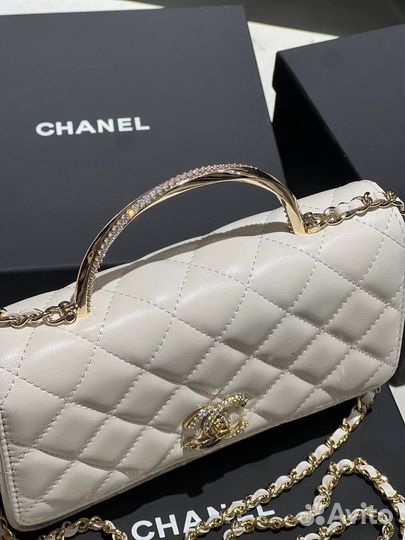 Сумка Chanel стеганая белая