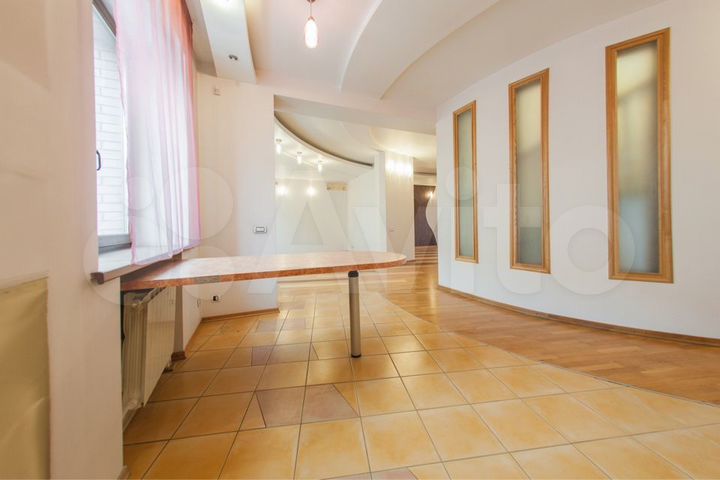 Дом 321 м² на участке 8 сот.