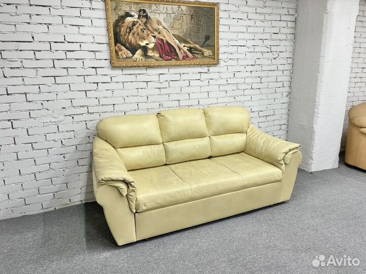 Кожаный диван