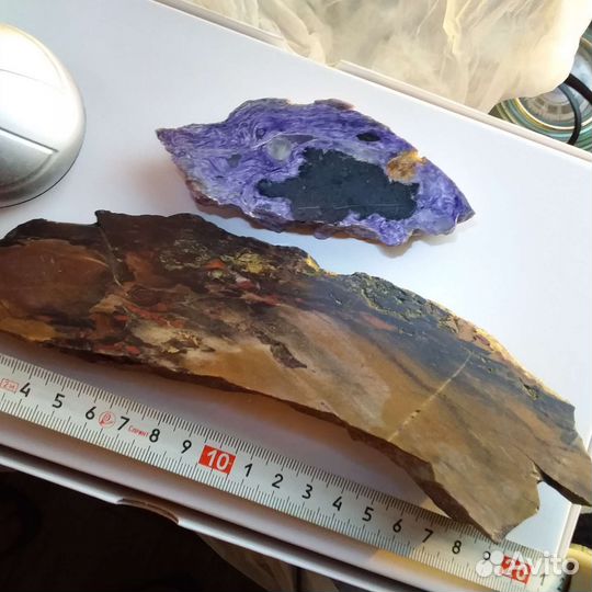 Чароит и яшма