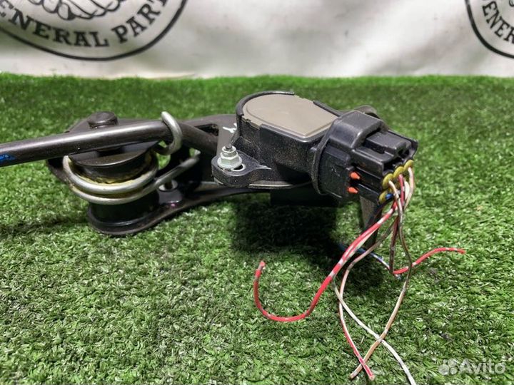 Педаль газа Toyota Land Cruiser UZJ100 2UZ 2005