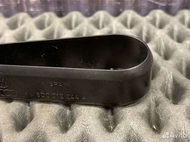 Съемник колпачка Audi A4 B7 BFB 2006