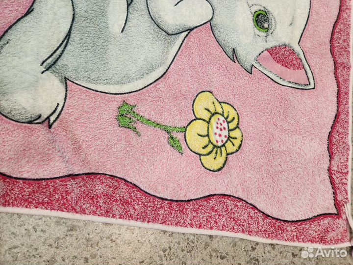 Пакетом 3одеяла 1 подушка 1 постилка под коляску