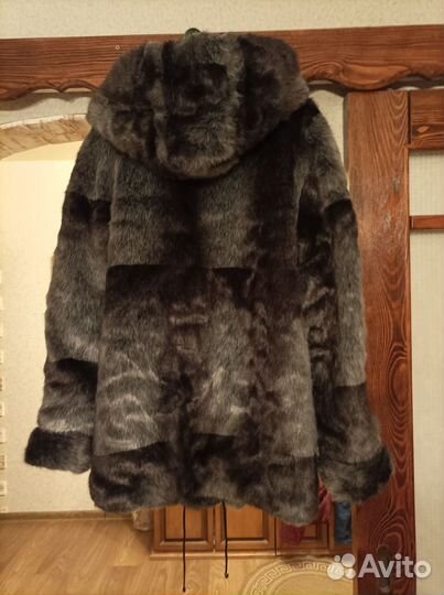 Искусственная шуба короткая с капюшоном