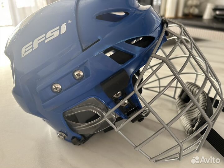 Продам детский хоккейный шлем