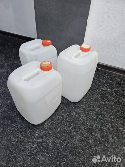 Бутыль 19 литров и канистры 5 литров для воды