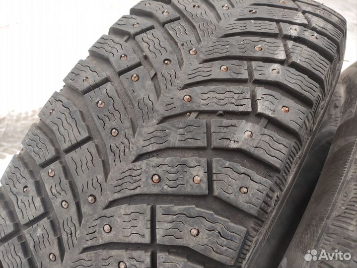 Michelin X-Ice North 4 215/65 R17