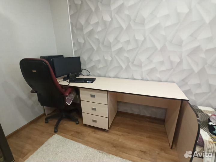 Письменный стол