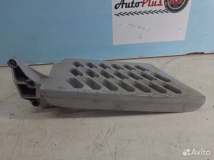 Ступенька правая левая Volvo FH 4