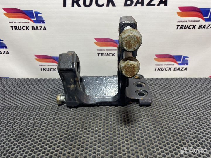 2401729 Кронштейн передней рессоры левый