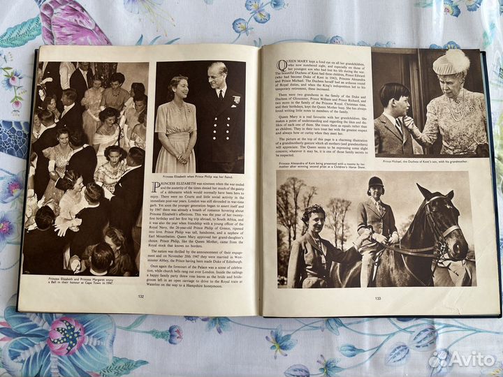 Старинная книга о королеве Мэри