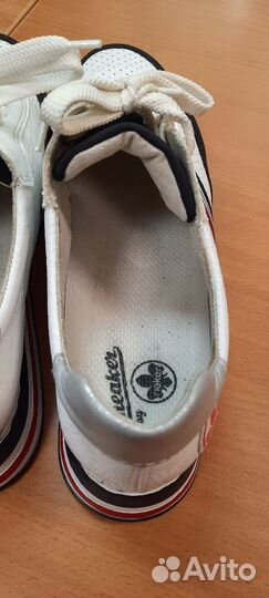 Кроссовки женские