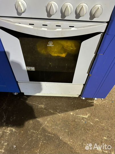 Кухонный гарнитур и плита