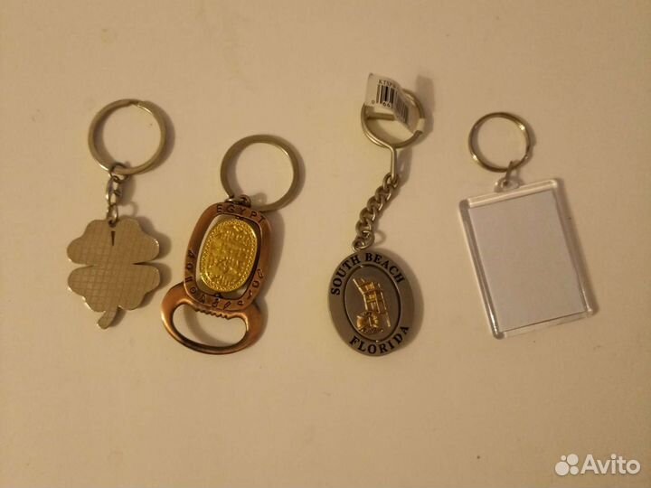 Магниты и брелки из разных стран и городов