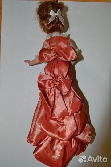 Кукла фарфоровая коллекционная