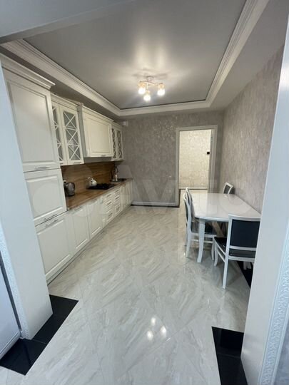 2-к. квартира, 80 м², 4/18 эт.