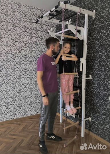 Шведская стенка спортсмену