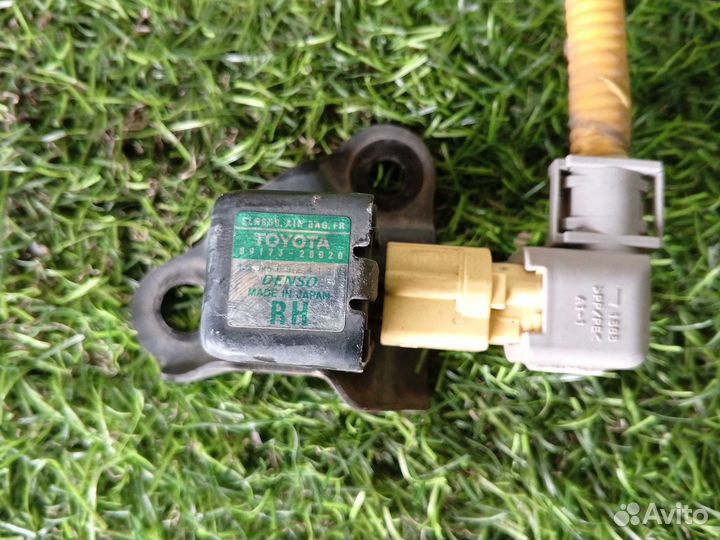 Датчик удара RH 89173-28020 Toyota Estima ACR40 ACR40W 8917329185