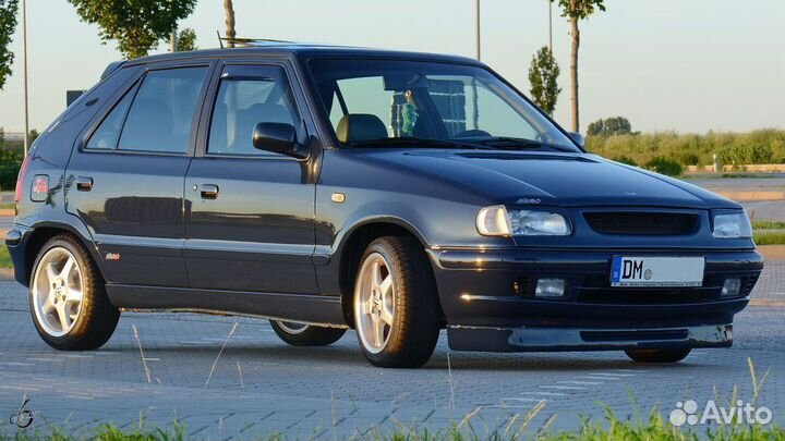 Лобовое стекло Шкода Фелиция