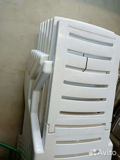 Пластиковые шезлонги