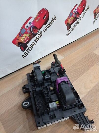 Блок предохранителей задний (салон) Opel Astra J