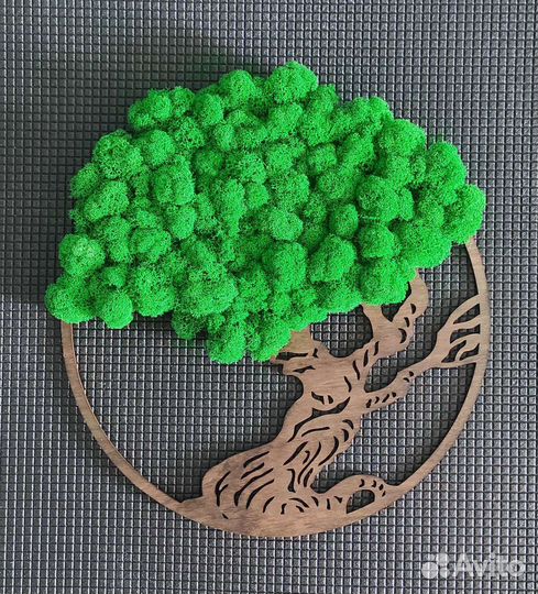 Панно из мха. дерево их мха