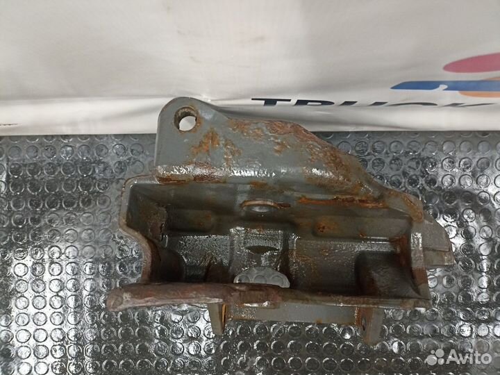 7420820397 Кронштейн рессоры передний левый