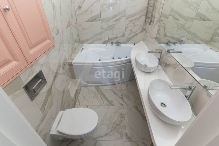 2-к. квартира, 67 м², 1/9 эт.