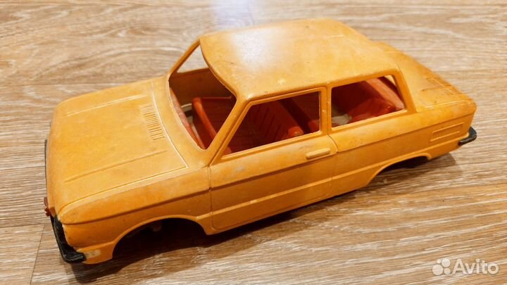 Модель автомобиля СССР заз-968М на реставрацию