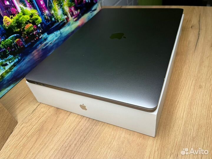 Macbook pro 15 2018 6 ядер,i7, 16gb, 500 ssd